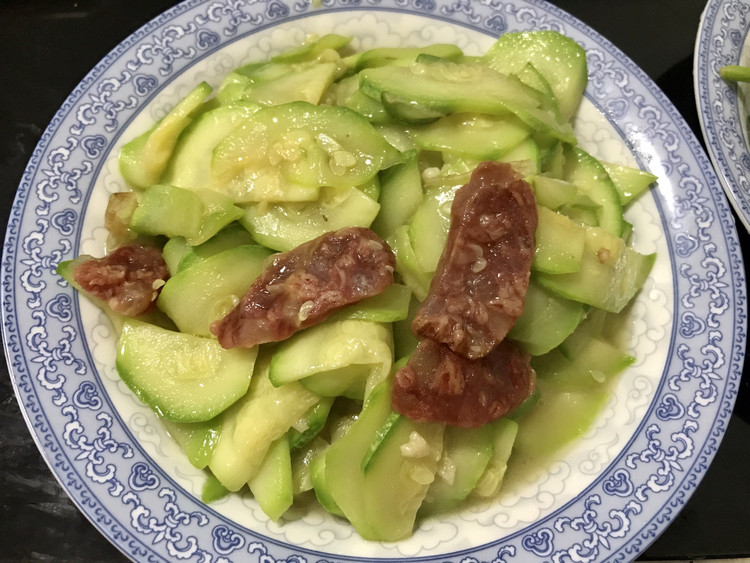 腊肠炒葫芦瓜的做法