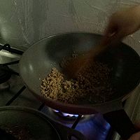 苍蝇头（韭菜花炒肉沫）的做法图解4