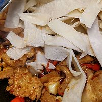 五花肉炒饼皮的做法图解6