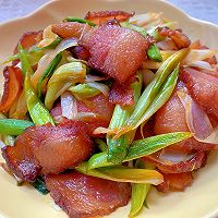腊味飘香好吃又下饭的蒜苗炒腊肉的做法图解8