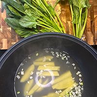 #时令蔬菜最养人#秋天的秋菠！菠菜土豆汤！的做法图解4