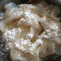 金针菇巴沙鱼柳酸菜鱼（宴美国客菜）的做法图解2