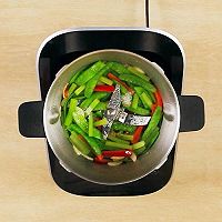 莴笋炒荷兰豆的做法图解5