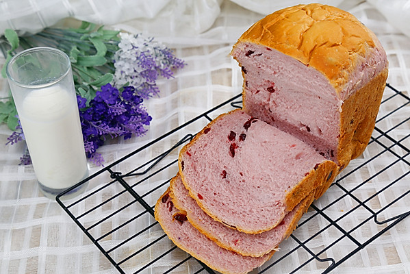 奶香浓郁紫薯面包