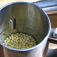 关于豆浆：干豆磨浆好还是泡豆磨浆好的做法图解3