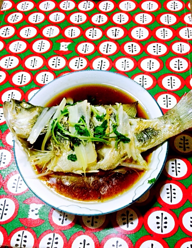 清蒸鲈鱼_健康饮食