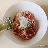 香菇白菜烩豆油皮卷的做法图解1