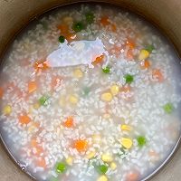 #奶香四溢 暖锅佳味#奶香鲜虾时蔬粥的做法图解4
