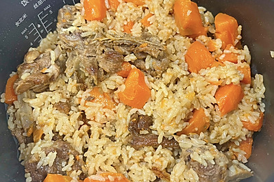 电饭煲焖饭(排骨胡萝卜饭)