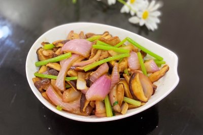 丰富餐桌味：黑椒香菇炒肉