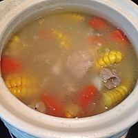 胡萝卜玉米排骨汤的做法图解7