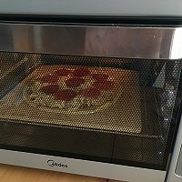 萨拉米披萨#美的烤箱菜谱#的做法图解10