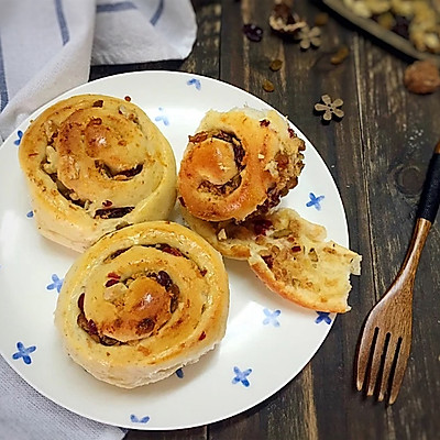 全麦肉松核桃卷