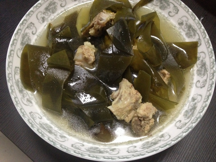 电饭煲版海带排骨汤的做法