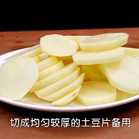 香喷喷的【火麻油孜然牛肉土豆片】的做法图解1