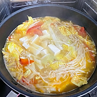松茸鲜杂蔬汤（番茄金针菇鸡蛋豆腐蔬菜肉丸）的做法图解8