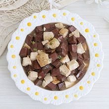 #米饭最强CP#鸭血焖豆腐，鲜嫩可口，好下饭