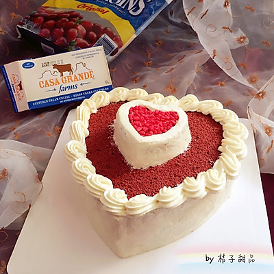 红丝绒心形奶酪奶油霜生日蛋糕