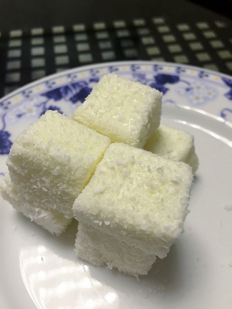 椰丝牛奶小方 快手甜品的做法