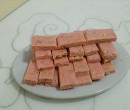 草莓味的牛轧糖的做法