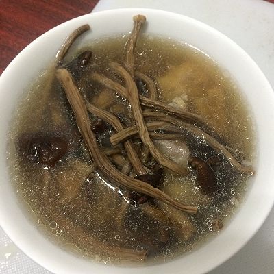 茶树菇排骨汤