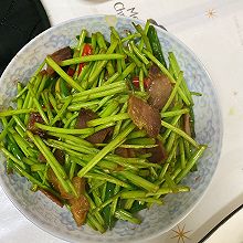 黎蒿炒腊肉