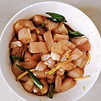 空气炸锅辣子鸡丁的做法图解1