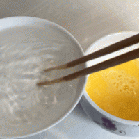 两个鸡蛋就能做一大碗的丝滑香嫩炖蛋的做法图解4