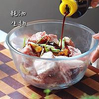 外焦里嫩好吃到舔手指的蒜香黄油排骨的做法图解2
