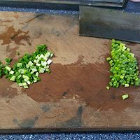 黄色的炒饭的做法图解2