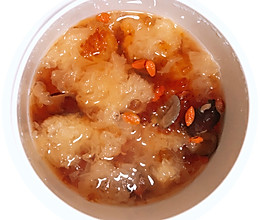 银耳桃胶牛奶羹的做法