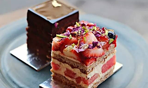 玫瑰草莓西瓜蛋糕，高颜值的美味！的做法