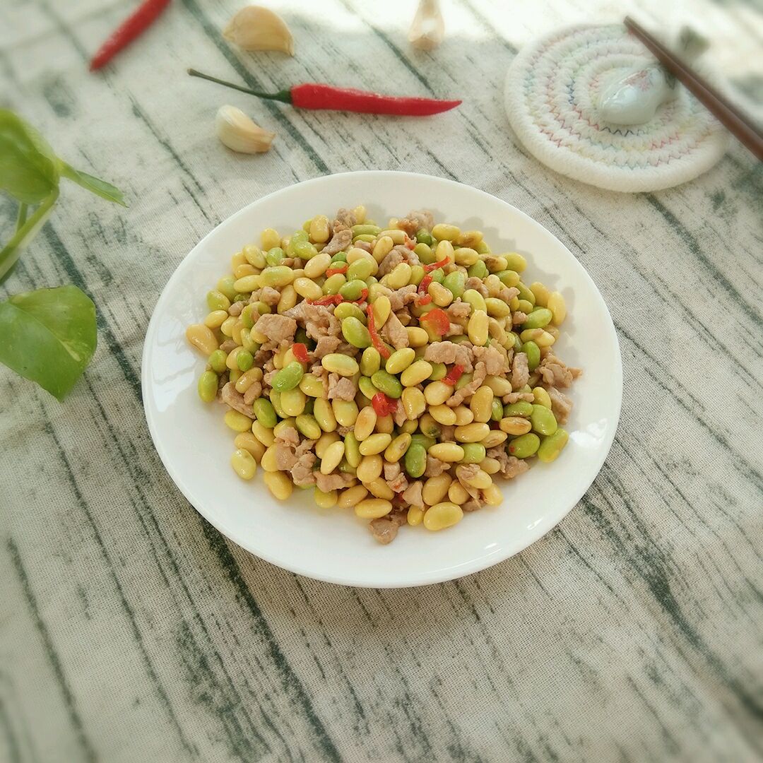 Stir fried diced pork with soy bean