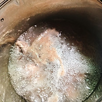 鳕鱼胶姬松茸猪骨汤的做法图解2