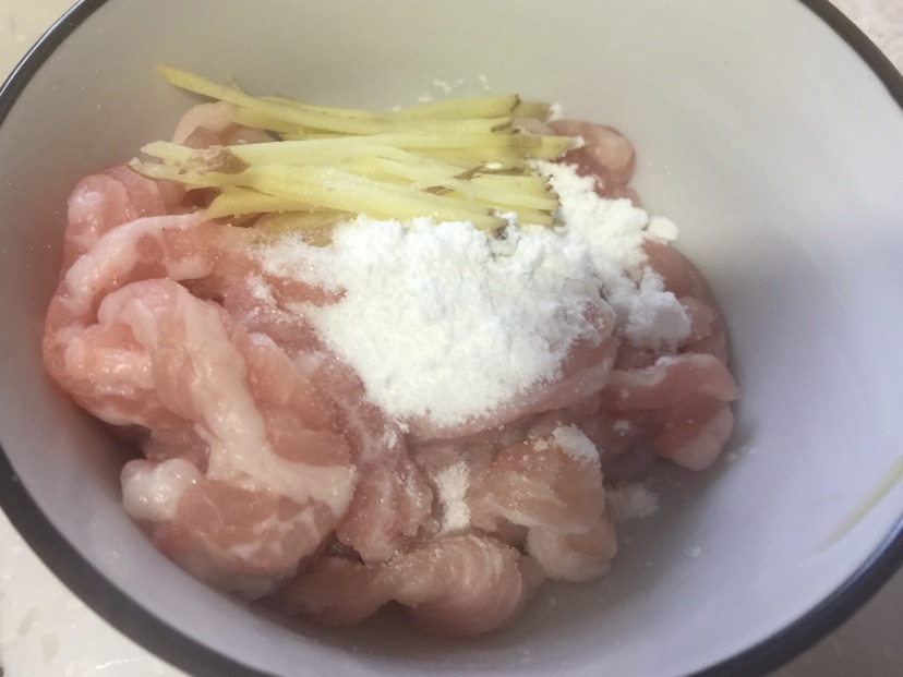 青椒肉丝的做法图解1