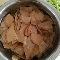 咸菜疙瘩炖鸡的做法图解1