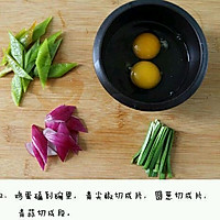 粉皮炒鸡蛋的做法图解2