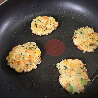 #靓禾新米试吃#时蔬虾仁米饼的做法图解16