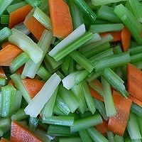 #时令蔬菜最养人#拌芹菜胡萝卜花生米的做法图解3