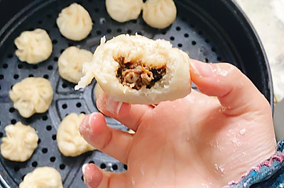 猪肉梅菜小笼包