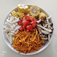 【玉米菌菇排骨汤】的做法图解5