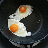 红烧荷包蛋的做法图解1