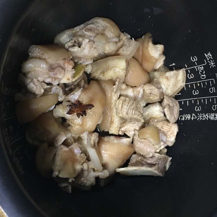 电饭锅猪脚的做法图解2
