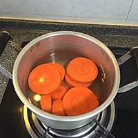 黑椒香茅烤牛肩配奶香胡萝卜酱汁的做法图解5