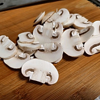 番茄口蘑锤肉片汤的做法图解5