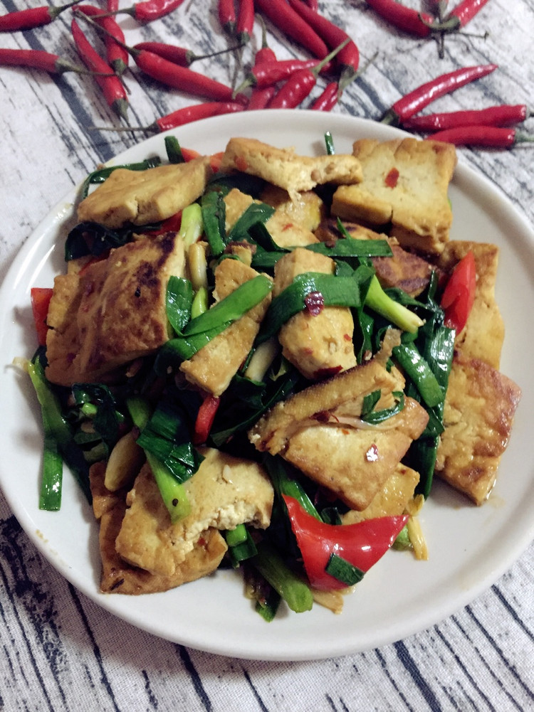 蒜苗炒豆腐的做法