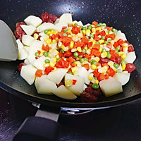 腊肠土豆焖饭#夏日消暑，非它莫属#的做法图解7