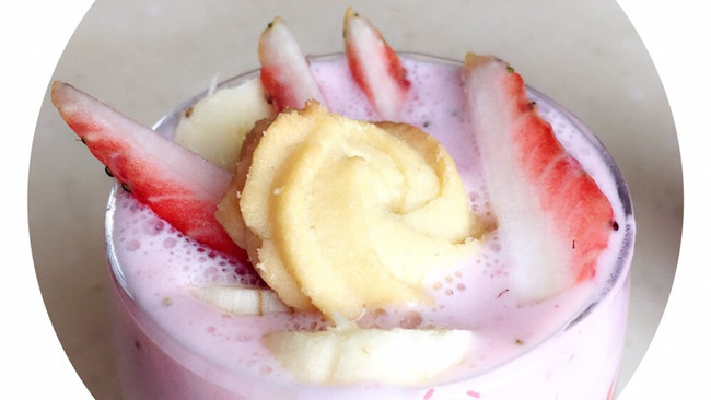 重回18岁的少女心美食#草莓酸奶杯#的做法