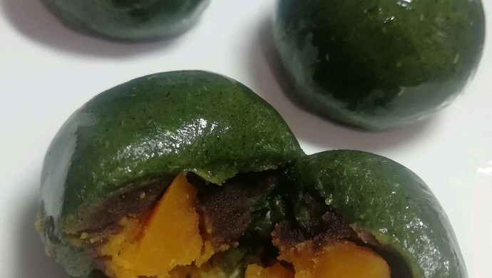 豆沙蛋黄青团