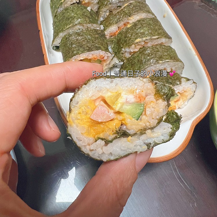 蛋黄肉松寿司的做法